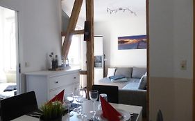 Ferienwohnung Friedrich Schiller, 2 Schlafzimmer, Balkon,kostenloses WiFi, nähe Zentrum,